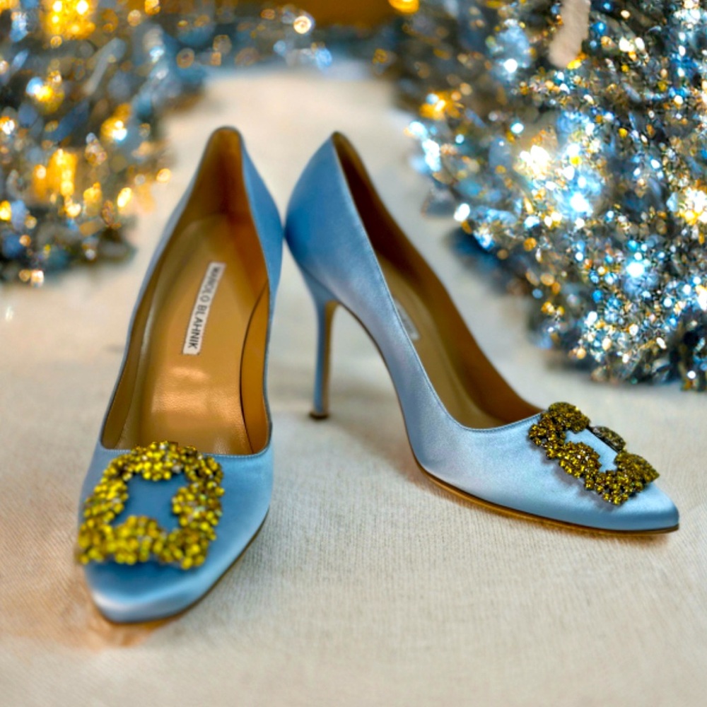 NEW!! NEVER WORN!! Manolo Blahnik Hangisi Powder Blue Satin Pumps